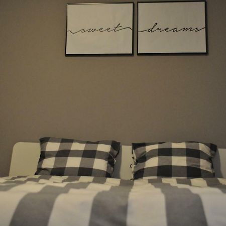 Sleep & Fly Apartment Otopeni Eksteriør billede